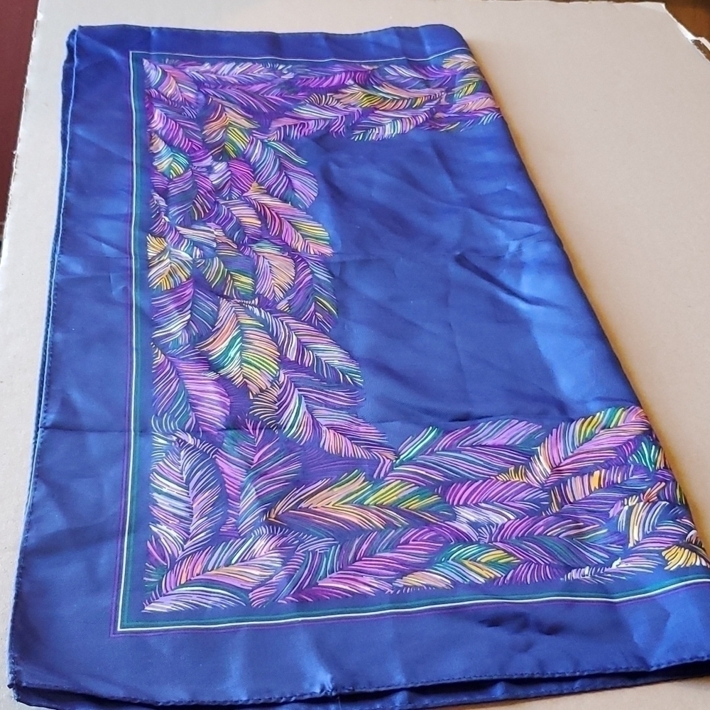 Vintage Paoli blue feather square scarf. Size 27 square. EUC - Picture 6 of 6